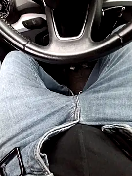 Nzino1983 online show from 04.12.26