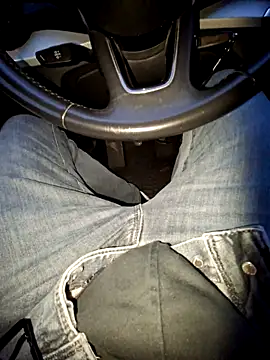 Nzino1983 online show from 04.13.26