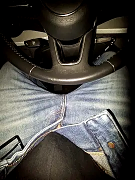 Nzino1983 online show from 04.17.26