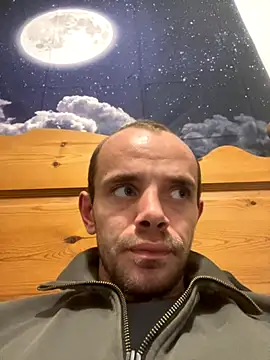 Snapshot of wyattstone chatting on 09.08.25 wyattstone online show from 09.08.25