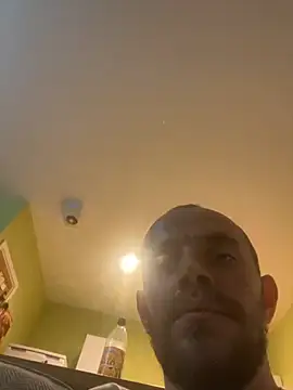 Snapshot of wyattstone chatting on 10.13.25 wyattstone online show from 10.13.25