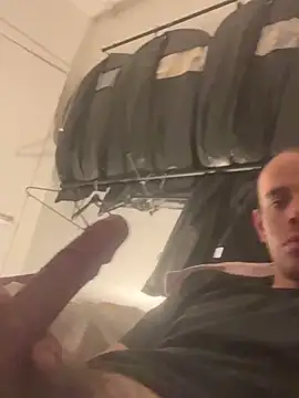 Snapshot of wyattstone chatting on 10.31.25 wyattstone online show from 10.31.25