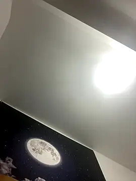 Snapshot of wyattstone chatting on 10.31.25 wyattstone online show from 10.31.25