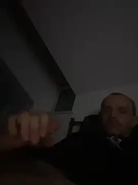 Snapshot of wyattstone chatting on 11.04.25 wyattstone online show from 11.04.25