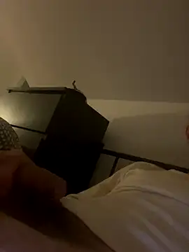 Snapshot of wyattstone chatting on 11.29.25 wyattstone online show from 11.29.25