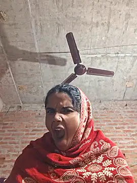 Snapshot of Sexy_Tanya69 chatting on 12.18.25 Sexy Tanya69 online show from 12.18.25