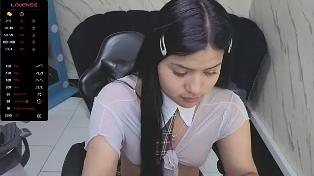 Snapshot of Paulette_v chatting on 10.08.25 Paulette v online show from 10.08.25