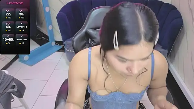 Snapshot of Paulette_v chatting on 10.11.25 Paulette v online show from 10.11.25