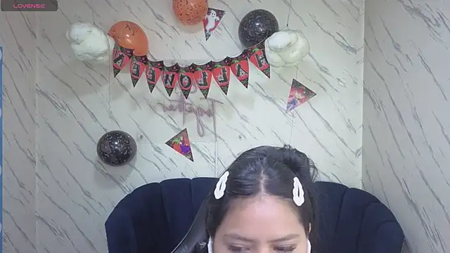 Snapshot of Paulette_v chatting on 10.30.25 Paulette v online show from 10.30.25