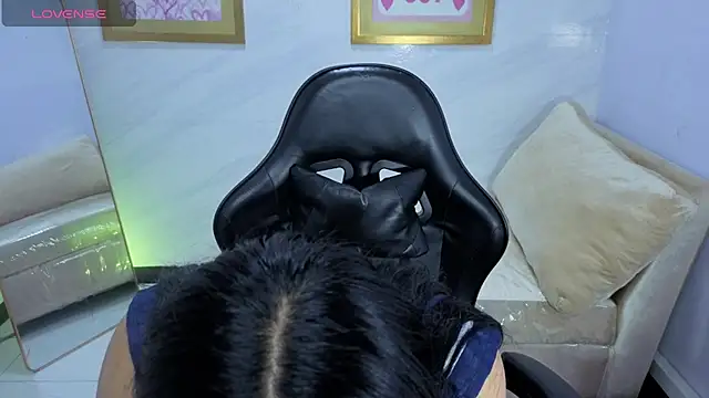 Snapshot of Paulette_v chatting on 11.28.25 Paulette v online show from 11.28.25