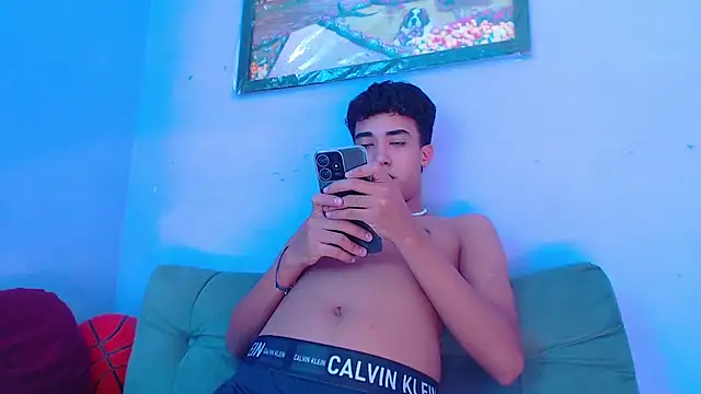 Snapshot of Kleo_forever chatting on 01.19.25 Kleo forever online show from 01.19.25