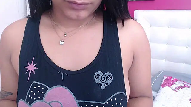 Snapshot of tinyy_whore18 chatting on 01.24.25 tinyy whore18 online show from 01.24.25