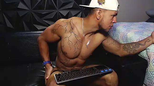 Snapshot of Jacob_Beckett chatting on 02.19.25 Jacob Beckett online show from 02.19.25