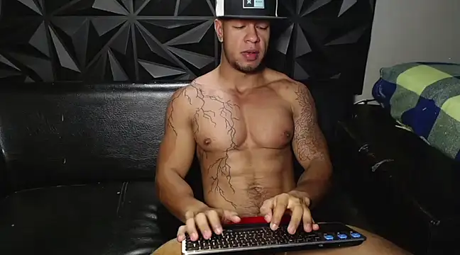 Snapshot of Jacob_Beckett chatting on 03.05.25 Jacob Beckett online show from 03.05.25