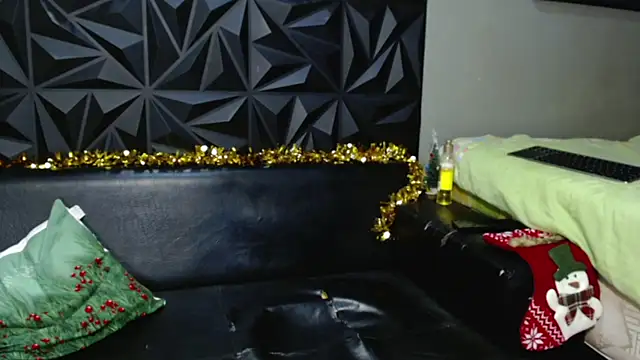 Snapshot of Jacob_Beckett chatting on 12.18.25 Jacob Beckett online show from 12.18.25