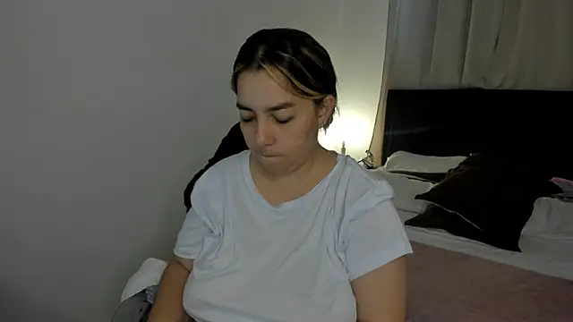 Snapshot of brithany_olson25 chatting on 02.15.26 brithany olson25 online show from 02.15.26