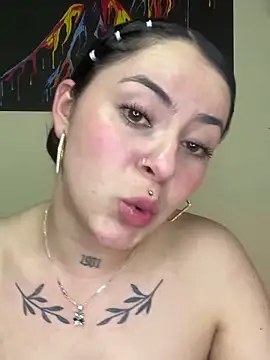 Snapshot of Emmie_Hot chatting on 02.12.25 Emmie Hot online show from 02.12.25