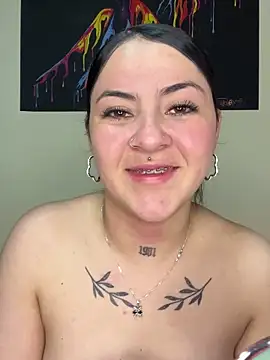 Snapshot of Emmie_Hot chatting on 02.13.25 Emmie Hot online show from 02.13.25