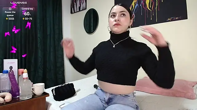 Snapshot of Emmie_Hot chatting on 03.18.25 Emmie Hot online show from 03.18.25