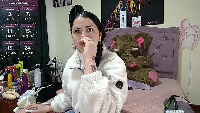 Snapshot of Emmie_Hot chatting on 09.12.25 Emmie Hot online show from 09.12.25