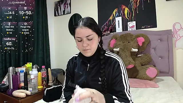 Snapshot of Emmie_Hot chatting on 09.16.25 Emmie Hot online show from 09.16.25