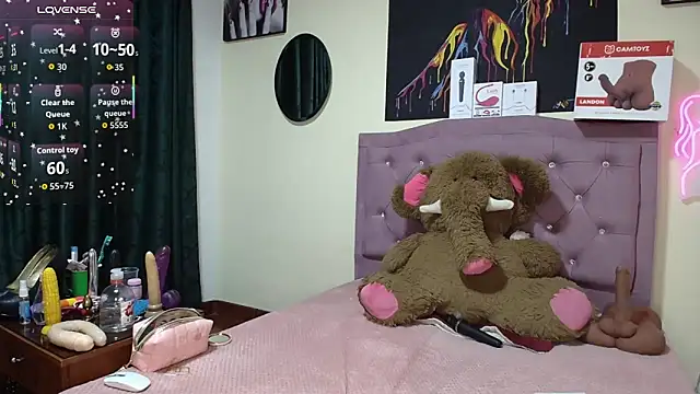 Emmie Hot online show from 05.13.26