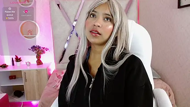 Sophia waalker  1 online show from 01.27.25