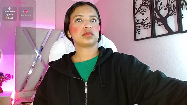 Sophia waalker  1 online show from 01.29.25