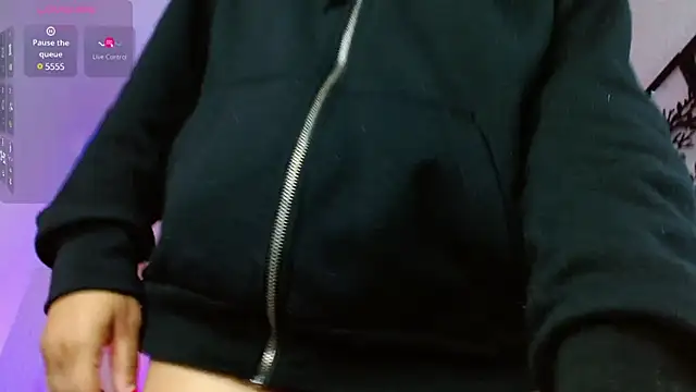 Sophia waalker  1 online show from 01.30.25