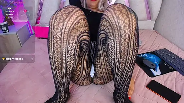 Sophia waalker  1 online show from 01.30.25