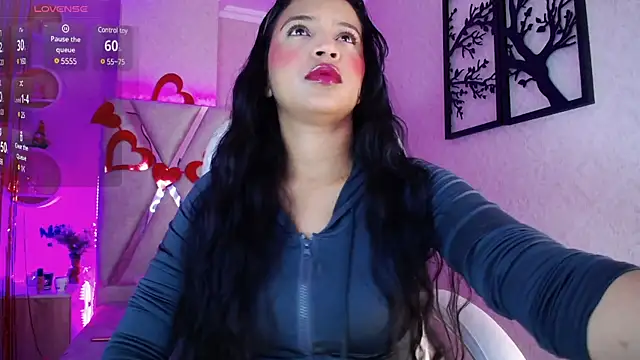 Sophia waalker  1 online show from 02.19.25