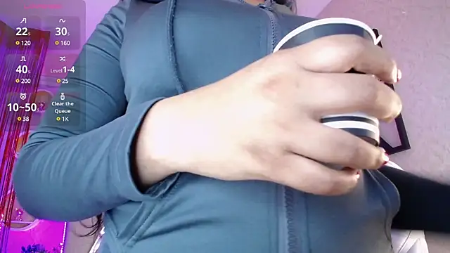 Sophia waalker  1 online show from 02.19.25