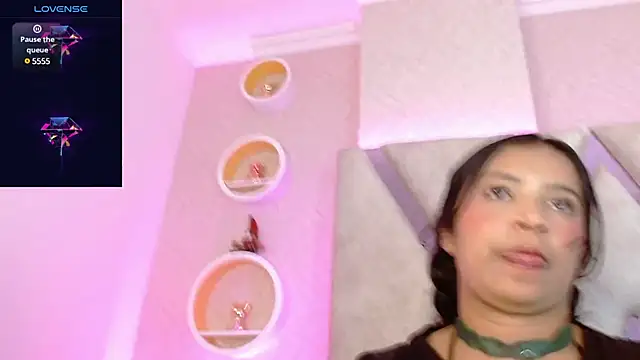 Sophia waalker  1 online show from 03.08.25