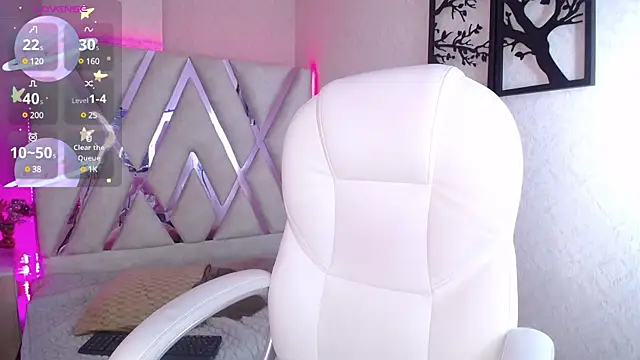 Sophia waalker  1 online show from 03.14.25