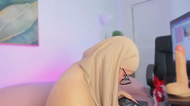 Snapshot of Ayha_khalaf chatting on 02.20.26 Ayha khalaf online show from 02.20.26