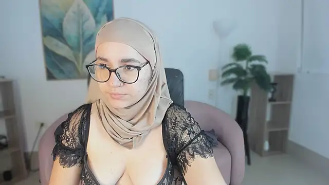 Snapshot of Ayha_khalaf chatting on 02.21.26 Ayha khalaf online show from 02.21.26