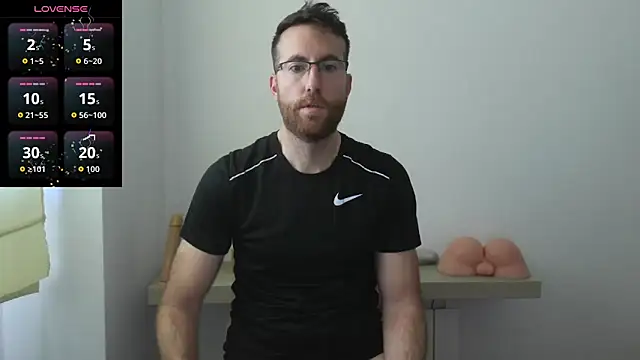 Snapshot of machohiberiko chatting on 12.18.25 machohiberiko online show from 12.18.25