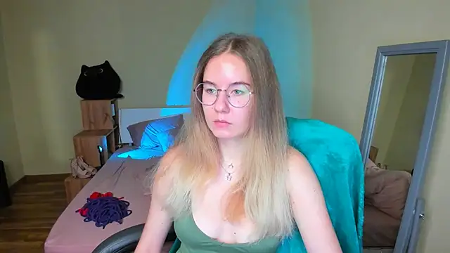 EmilyPaw online show from 01.31.25