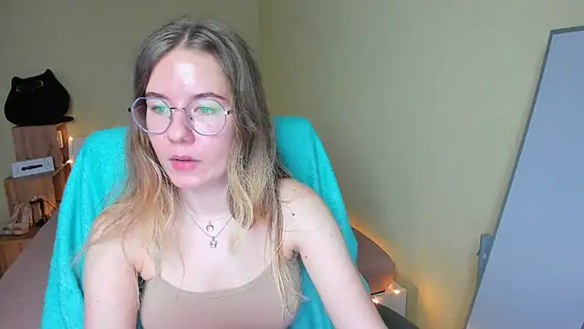 EmilyPaw online show from 02.04.25