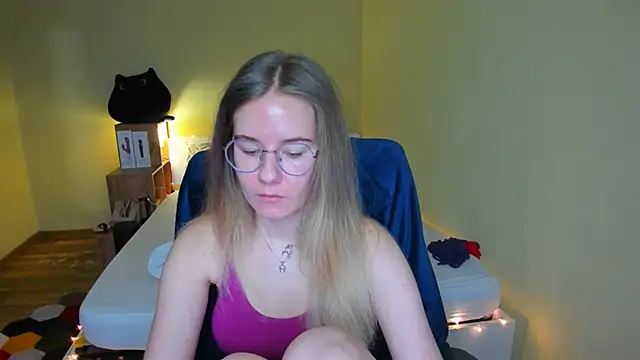 EmilyPaw online show from 02.13.25