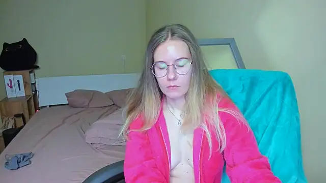 EmilyPaw online show from 02.21.25