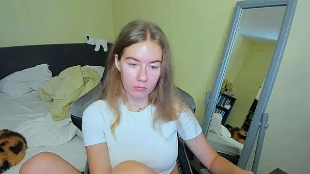 EmilyPaw online show from 09.27.25