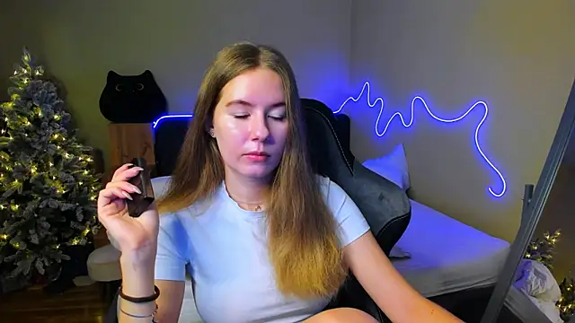 EmilyPaw online show from 12.20.25