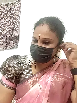 Snapshot of Tamil_Aathira chatting on 03.08.25 Tamil Aathira online show from 03.08.25