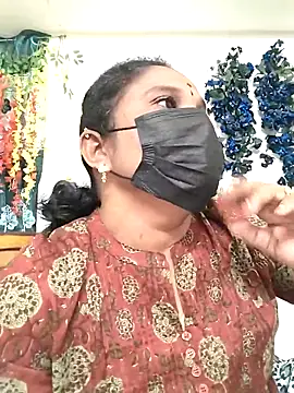 Snapshot of Tamil_Aathira chatting on 10.31.25 Tamil Aathira online show from 10.31.25