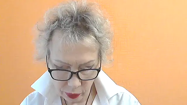 Snapshot of NessyJenixs chatting on 10.11.25 NessyJenixs online show from 10.11.25