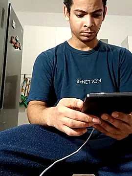 Snapshot of cingonduro chatting on 11.18.25 cingonduro online show from 11.18.25