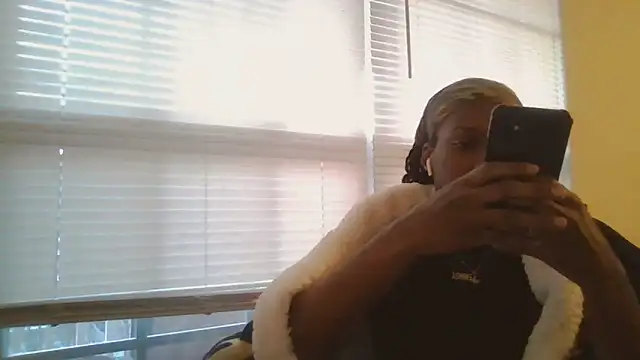 Snapshot of theprettysoles chatting on 02.26.25 theprettysoles online show from 02.26.25