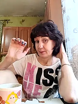 Snapshot of Laura_Kiss chatting on 11.16.25 Laura Kiss online show from 11.16.25