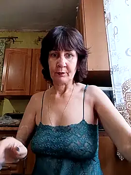 Snapshot of Laura_Kiss chatting on 11.22.25 Laura Kiss online show from 11.22.25